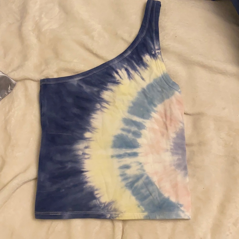 One shoulder top